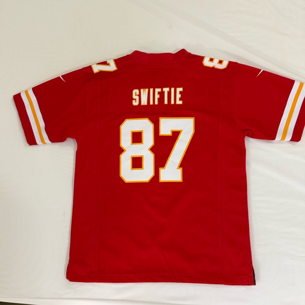 Official NFL Chiefs Travis Kelce Jersey customized Swiftie letters sz Youth L